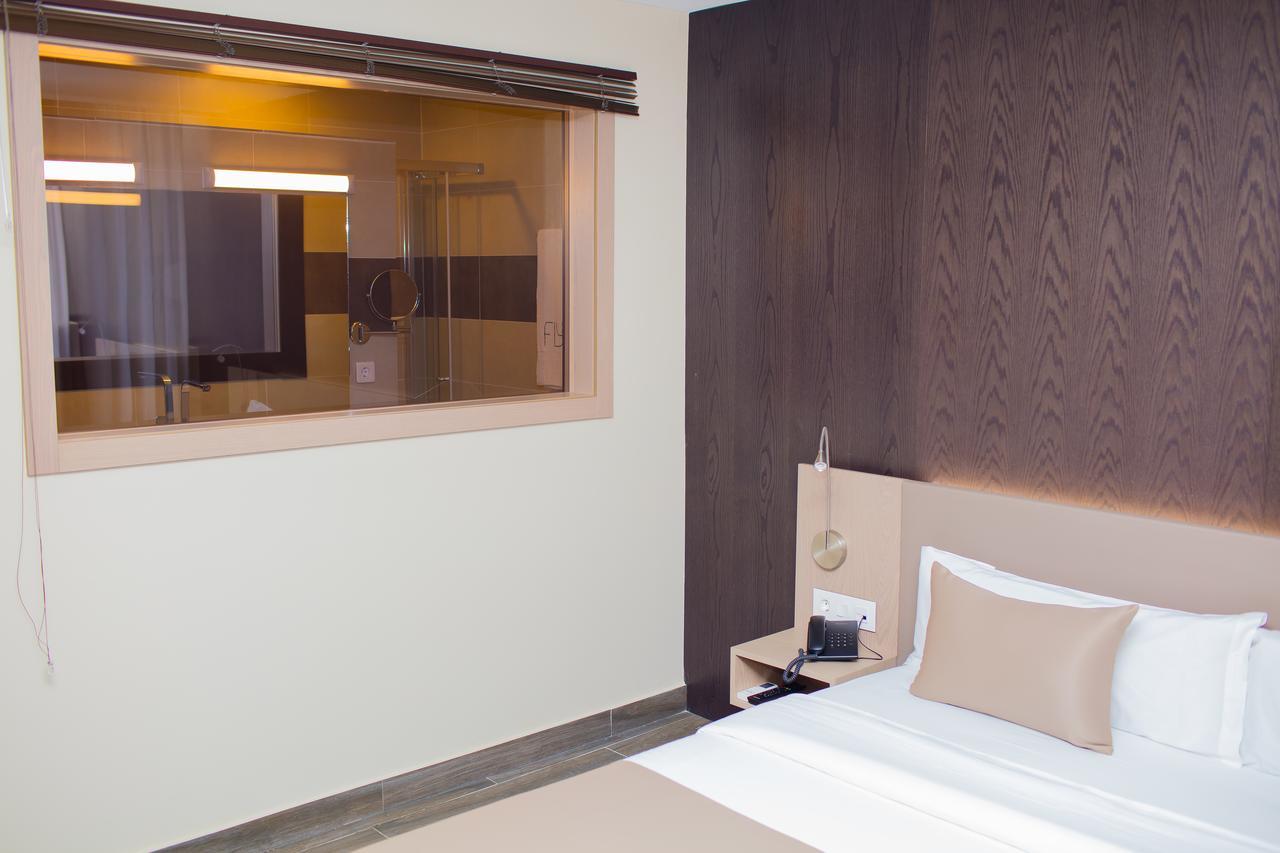 Fly Hotel Libreville Exterior foto